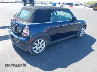 2014 MINI Convertible S z VIN WMWZP3C53ET706796, wystawiony jako IAAI lot #42363811 z przebiegiem 93 581 mil mil oraz . Historia ofert i sprzedaży dostępna na DreamBid. Obrazek 4.