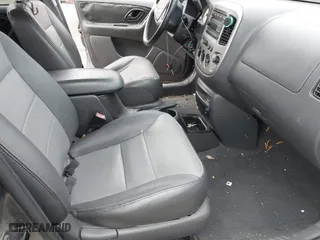 2004 Ford Escape XLT with VIN 1FMCU93104KA88855, listed as a IAAI auction lot 41433173 with 136,355 mi miles. Bid and sale history available at carsss.com. Image 5.