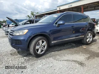 2013 Volkswagen Touareg Lux z VIN WVGEF9BP0DD002456, wystawiony jako Copart lot #56034435 z przebiegiem 131 412 mil mil oraz Szkoda całkowita • Salvage title. Historia ofert i sprzedaży dostępna na DreamBid. Obrazek 1.