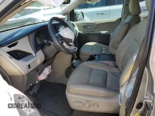 2015 Toyota Sienna LE AAS z VIN 5TDKK3DC9FS616343, wystawiony jako Copart lot #56859275 z przebiegiem 88 103 mil mil oraz Szkoda całkowita • Salvage title. Historia ofert i sprzedaży dostępna na DreamBid. Obrazek 7.
