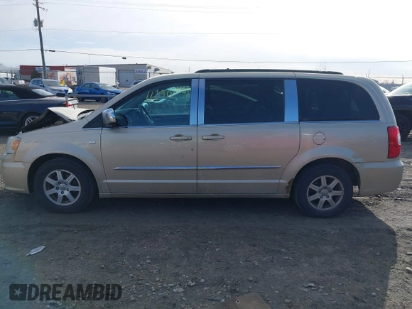 2011 Chrysler Town & Country Touring z VIN 2A4RR5DG6BR655235, wystawiony jako IAAI lot #41811240 z przebiegiem 244 399 mil mil oraz . Historia ofert i sprzedaży dostępna na DreamBid. Obrazek 14.