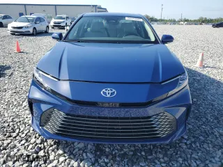 2025 Toyota Camry LE with VIN 4T1DAACK0SU053452, listed as a Copart auction lot 52866985 with 2 mi miles and Salvage Title. Bid and sale history available at carsss.com. Image 5.