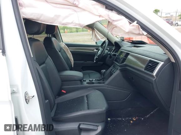 2019 Volkswagen Atlas SE with VIN 1V2UR2CA0KC560799, listed as a IAAI auction lot 42318671 with 95,804 mi miles and . Bid and sale history available at DreamBid. Image 5.