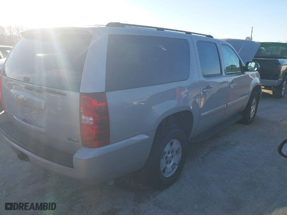 2007 Chevrolet Suburban LT with VIN 1GNFK16357J232133, listed as a IAAI auction lot 41439514 with 108,895 mi miles. Bid and sale history available at carsss.com. Image 4.