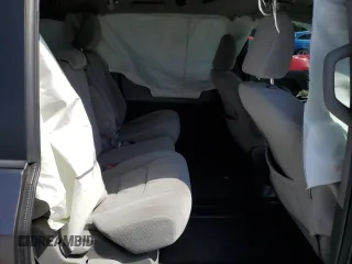 2015 Toyota Sienna LE AAS с VIN 5TDKK3DC3FS637513, выставлен на аукционе Copart как лот 57473035 с пробегом 133 997 миль миль и Списание • Salvage title. История ставок и продаж доступна на DreamBid. Изображение 11.
