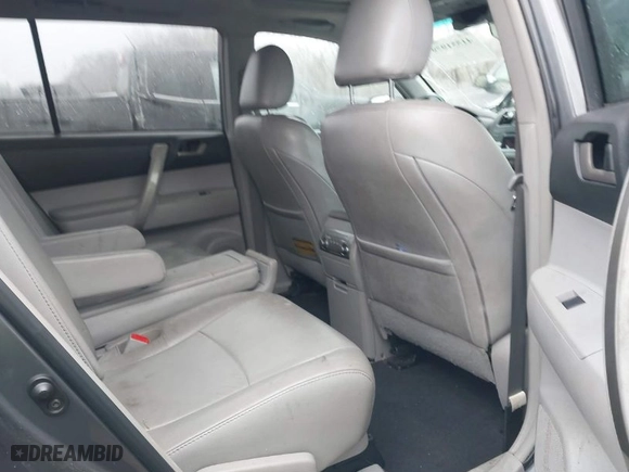2011 Toyota Highlander with VIN 5TDBK3EH6BS069956, listed as a IAAI auction lot 41551979 with 140,233 mi miles. Bid and sale history available at carsss.com. Image 8.