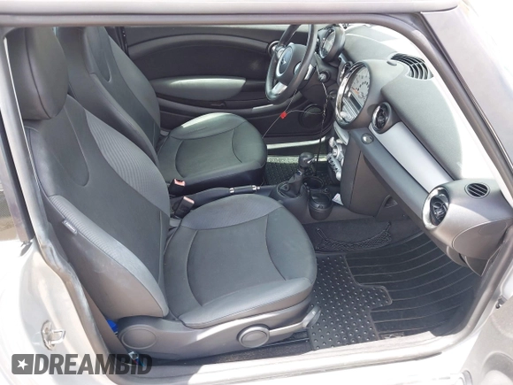 2009 MINI Hardtop with VIN WMWMF33599TT69778, listed as a IAAI auction lot 42262628 with 79,028 mi miles and . Bid and sale history available at DreamBid. Image 5.