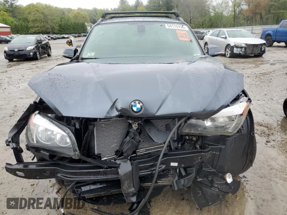 2014 BMW X1 xDrive28i z VIN WBAVL1C5XEVY22872, wystawiony jako Copart lot #54170135 z przebiegiem 93 214 mil mil oraz Czysty tytuł • Clean title. Historia ofert i sprzedaży dostępna na DreamBid. Obrazek 5.