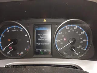 2018 Toyota RAV4 XLE z VIN JTMWFREVXJJ735226, wystawiony jako IAAI lot #42131520 z przebiegiem 121 663 mil mil oraz . Historia ofert i sprzedaży dostępna na DreamBid. Obrazek 7.