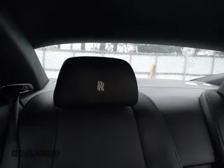 2017 Rolls-Royce Wraith z VIN SCA665C52HUX86814, wystawiony jako IAAI lot #41588718 z przebiegiem 11 277 mil mil oraz . Historia ofert i sprzedaży dostępna na DreamBid. Obrazek 22.