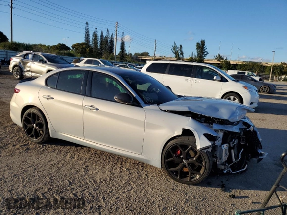 2020 Alfa Romeo Giulia Ti Sport with VIN ZARFAMBN7L7635824, listed as a Copart auction lot 73010252 with 15,771 mi miles. Bid and sale history available at carsss.com. Image 4.