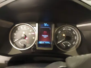 2017 Toyota Tacoma SR5 z VIN 5TFAZ5CN3HX037707, wystawiony jako IAAI lot #41299402 z przebiegiem 82 399 mil mil oraz . Historia ofert i sprzedaży dostępna na DreamBid. Obrazek 7.