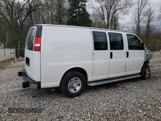 2022 Chevrolet Express Cargo with VIN 1GCWGAFPXN1155012, listed as a Copart auction lot 62039645 with 30,890 mi miles and Salvage title. Bid and sale history available at DreamBid. Image 3.