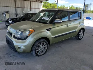 2013 Kia Soul + z VIN KNDJT2A68D7546584, wystawiony jako Copart lot #55519745 z przebiegiem 116 711 mil mil oraz Szkody całkowita. Historia ofert i sprzedaży dostępna na DreamBid. Obrazek 1.