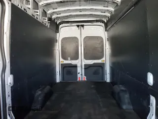 2015 Ford Transit Cargo z VIN 1FTSW3XG0FKA15719, wystawiony jako Copart lot #46197565 z przebiegiem 59 662 mil mil oraz Tytuł czysty. Historia ofert i sprzedaży dostępna na DreamBid. Obrazek 10.