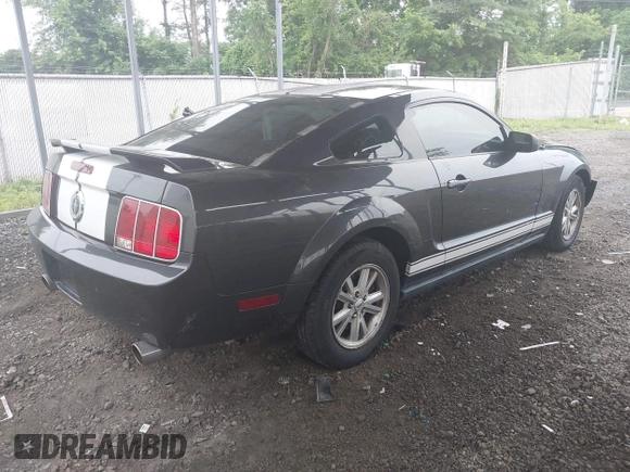 2007 Ford Mustang Deluxe with VIN 1ZVFT80N175365857, listed as a IAAI auction lot 42512673 with 136,145 mi miles and . Bid and sale history available at DreamBid. Image 4.