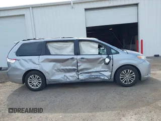 2012 Toyota Sienna XLE AAS z VIN 5TDYK3DC2CS233687, wystawiony jako IAAI lot #42148156 z przebiegiem 147 499 mil mil oraz . Historia ofert i sprzedaży dostępna na DreamBid. Obrazek 13.