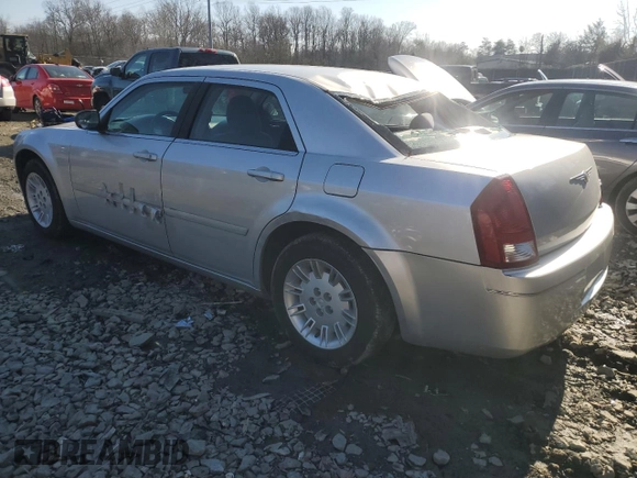 2005 Chrysler 300 with VIN 2C3AA43R85H600906, listed as a Copart auction lot 43992475 with 141,252 mi miles and Salvage Title. Bid and sale history available at carsss.com. Image 2.