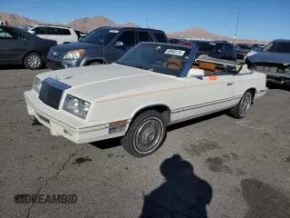 1982 Chrysler LeBaron z VIN 1C3BC55D3CG173312, wystawiony jako Copart lot #80800174 z przebiegiem 48 391 mil mil oraz Tytuł czysty. Historia ofert i sprzedaży dostępna na DreamBid. Obrazek 1.