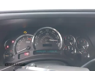 2005 Cadillac Escalade ESV z VIN 3GYFK66N15G177423, wystawiony jako IAAI lot #41806325 z przebiegiem 219 994 mil mil oraz . Historia ofert i sprzedaży dostępna na DreamBid. Obrazek 7.