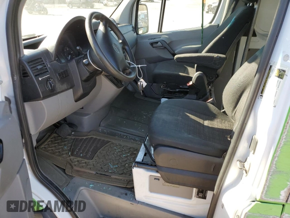 2016 Mercedes-Benz Sprinter with VIN WD3PE8DD8GP181811, listed as a Copart auction lot 85319974 with 249,590 mi miles and Salvage Title. Bid and sale history available at DreamBid. Image 7.