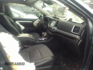 2018 Toyota Highlander LE with VIN 5TDBZRFH6JS800526, listed as a IAAI auction lot 42042575 with 129,208 mi miles and . Bid and sale history available at DreamBid. Image 5.