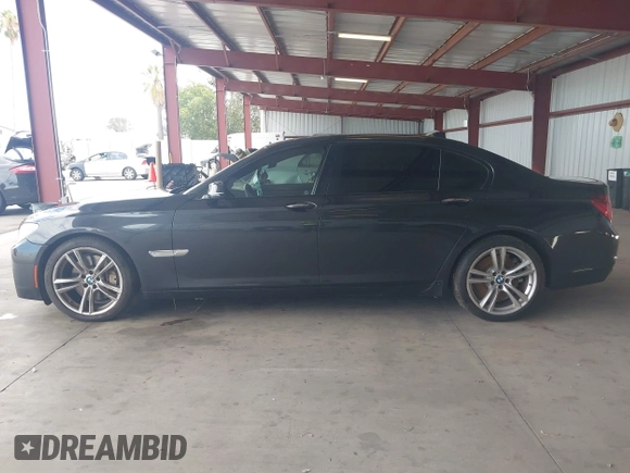 2013 BMW 7 Series 750Li с VIN WBAYE8C53DD132336, выставлен на аукционе IAAI как лот 42812991 с пробегом 174 099 миль миль и . История ставок и продаж доступна на DreamBid. Изображение 14.