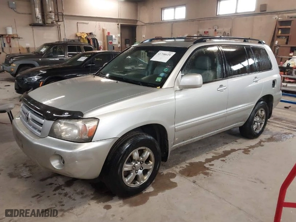 2004 Toyota Highlander with VIN JTEEP21AX40037031, listed as a IAAI auction lot 41798029 with 322,390 mi miles. Bid and sale history available at carsss.com. Image 2.