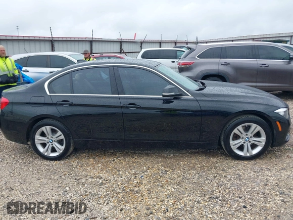 2017 BMW 3 Series 330i с VIN WBA8B9G54HNU48756, выставлен на аукционе IAAI как лот 42464818 с пробегом 82 871 миль миль и . История ставок и продаж доступна на DreamBid. Изображение 14.