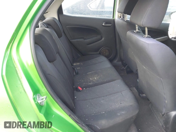 2011 Mazda 2 Sport z VIN JM1DE1HY2B0109615, wystawiony jako IAAI lot #42006812 z przebiegiem 197 402 mil mil oraz . Historia ofert i sprzedaży dostępna na DreamBid. Obrazek 8.