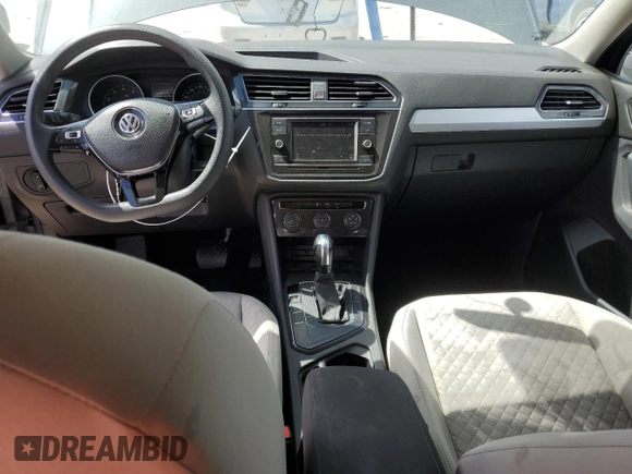 2018 Volkswagen Tiguan S z VIN 3VV1B7AX0JM068527, wystawiony jako Copart lot #51419805 z przebiegiem 86 169 mil mil oraz Szkoda całkowita • Salvage title. Historia ofert i sprzedaży dostępna na DreamBid. Obrazek 8.