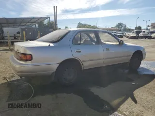 1994 Toyota Camry LE z VIN JT2GK12EXR0070117, wystawiony jako Copart lot #75997244 z przebiegiem 185 759 mil mil oraz Czysty tytuł • Clean title. Historia ofert i sprzedaży dostępna na DreamBid. Obrazek 3.