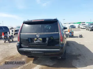 2015 Cadillac Escalade Luxury z VIN 1GYS4BKJ6FR291441, wystawiony jako IAAI lot #41881022 z przebiegiem 128 659 mil mil oraz . Historia ofert i sprzedaży dostępna na DreamBid. Obrazek 16.