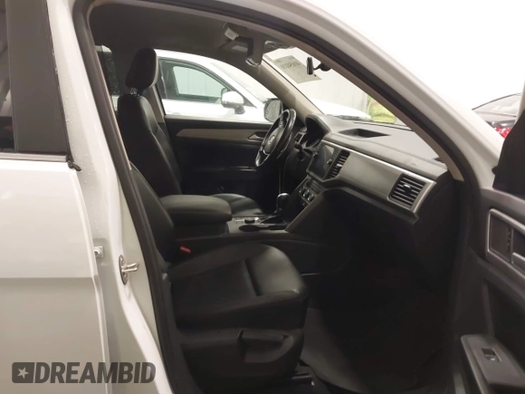 2018 Volkswagen Atlas SE with VIN 1V2KR2CA7JC574270, listed as a IAAI auction lot 41654110 with 104,440 mi miles and . Bid and sale history available at DreamBid. Image 5.