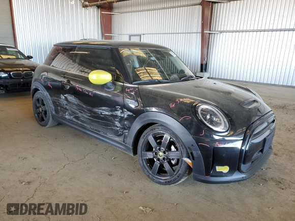 2023 MINI Hardtop Cooper SE z VIN WMW13DJ08P2T52515, wystawiony jako Copart lot #50271975 z przebiegiem 15 302 mil mil oraz Szkoda całkowita • Salvage title. Historia ofert i sprzedaży dostępna na DreamBid. Obrazek 4.