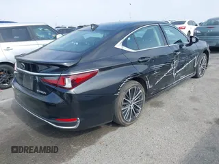 2023 Lexus ES 300h z VIN 58ADA1C15PU029137, wystawiony jako IAAI lot #41462055 z przebiegiem 25 120 mil mil oraz . Historia ofert i sprzedaży dostępna na DreamBid. Obrazek 4.