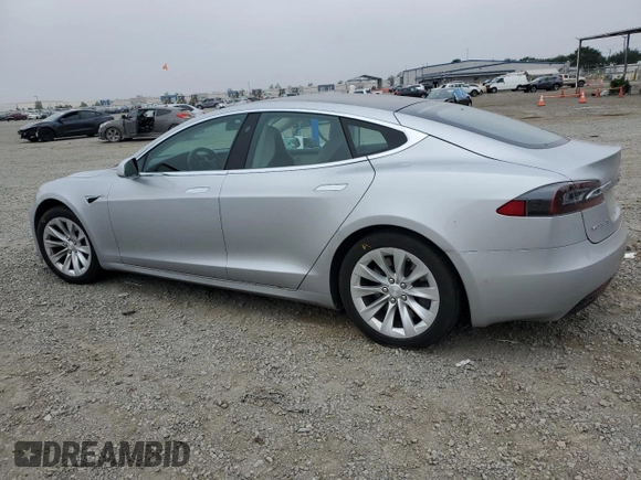 2018 Tesla Model S 75D z VIN 5YJSA1E25JF282919, wystawiony jako Copart lot #60255745 z przebiegiem 94 066 mil mil oraz Szkoda całkowita • Salvage title. Historia ofert i sprzedaży dostępna na DreamBid. Obrazek 2.