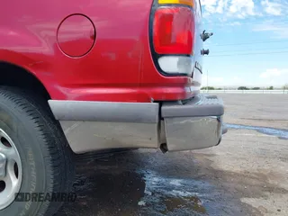 1996 Ford Explorer XLT z VIN 1FMDU32P9TZA66446, wystawiony jako IAAI lot #42643571 z przebiegiem 174 927 mil mil oraz . Historia ofert i sprzedaży dostępna na DreamBid. Obrazek 13.