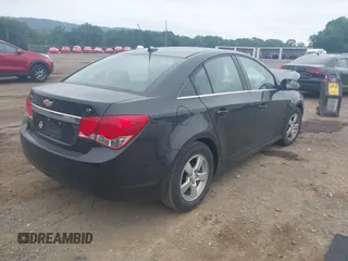 2014 Chevrolet Cruze 1LT z VIN 1G1PC5SB1E7136307, wystawiony jako IAAI lot #42544810 z przebiegiem 113 073 mil mil oraz . Historia ofert i sprzedaży dostępna na DreamBid. Obrazek 4.