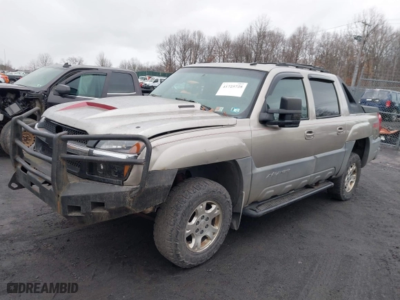 2002 Chevrolet Avalanche with VIN 3GNEK13T82G322323, listed as a IAAI auction lot 41725728 with 225,931 mi miles. Bid and sale history available at carsss.com. Image 2.