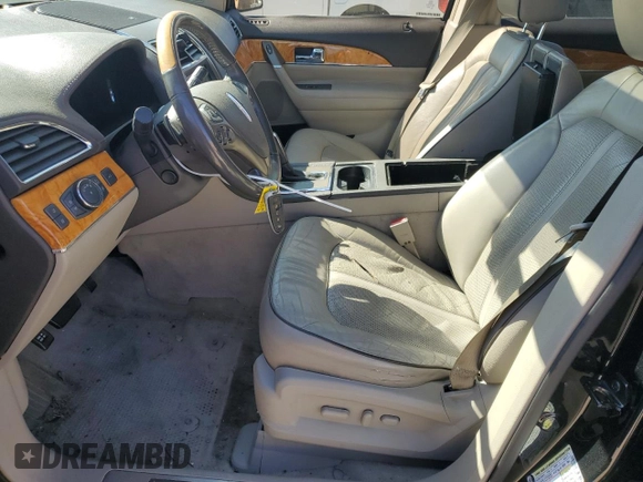 2013 Lincoln MKX z VIN 2LMDJ6JK2DBL03061, wystawiony jako Copart lot #49596545 z przebiegiem 183 933 mil mil oraz Szkoda całkowita • Salvage title. Historia ofert i sprzedaży dostępna na DreamBid. Obrazek 7.