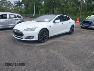 2013 Tesla Model S Performance with VIN 5YJSA1DP9DFP04076, listed as a IAAI auction lot 42185465 with 179,640 mi miles and . Bid and sale history available at DreamBid. Image 19.
