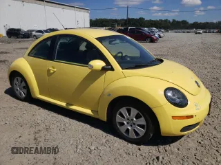 2009 Volkswagen New Beetle Coupe S with VIN 3VWPW31C59M518782, listed as a Copart auction lot 70528194 with 137,475 mi miles and Salvage Title. Bid and sale history available at carsss.com. Image 4.