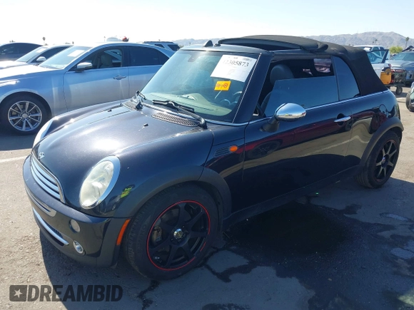 2008 MINI Convertible z VIN WMWRF33528TF67495, wystawiony jako IAAI lot #42305873 z przebiegiem 111 264 mil mil oraz . Historia ofert i sprzedaży dostępna na DreamBid. Obrazek 16.