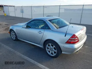 2001 Mercedes-Benz SLK 230 Kompressor с VIN WDBKK49F71F187400, выставлен на аукционе IAAI как лот 41234092 с пробегом 168 219 миль миль и . История ставок и продаж доступна на DreamBid. Изображение 3.