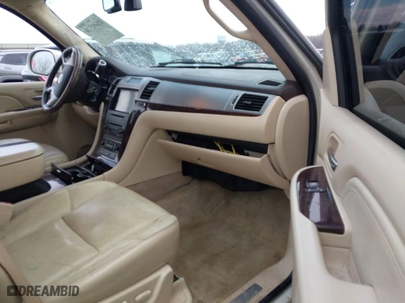 2007 Cadillac Escalade with VIN 1GYFK63897R326257, listed as a IAAI auction lot 41656520 with 170,105 mi miles. Bid and sale history available at carsss.com. Image 5.
