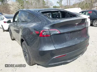 2025 Tesla Model Y Long Range with VIN 7SAYGDED3SA352138, listed as a IAAI auction lot 41760798 with 1,209 mi miles and . Bid and sale history available at DreamBid. Image 3.