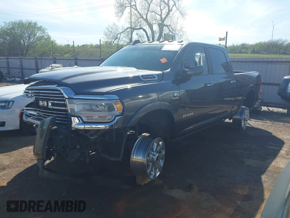 2020 Ram 2500 Laramie z VIN 3C6UR5FL0LG230960, wystawiony jako IAAI lot #42029886 z przebiegiem 61 544 mil mil oraz . Historia ofert i sprzedaży dostępna na DreamBid. Obrazek 2.