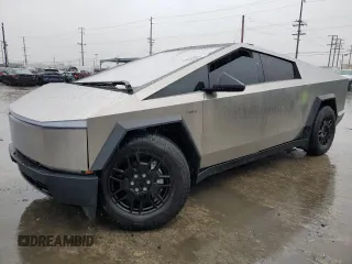2024 Tesla Cybertruck z VIN 7G2CEHED6RA010128, wystawiony jako Copart lot #45325565 z przebiegiem 8 331 mil mil oraz Szkoda całkowita • Salvage title. Historia ofert i sprzedaży dostępna na DreamBid. Obrazek 1.