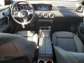 2025 Mercedes-Benz CLA 250 z VIN W1K5J4GB4SN522417, wystawiony jako Copart lot #56221135 z przebiegiem 17 314 mil mil oraz Tytuł czysty. Historia ofert i sprzedaży dostępna na DreamBid. Obrazek 8.